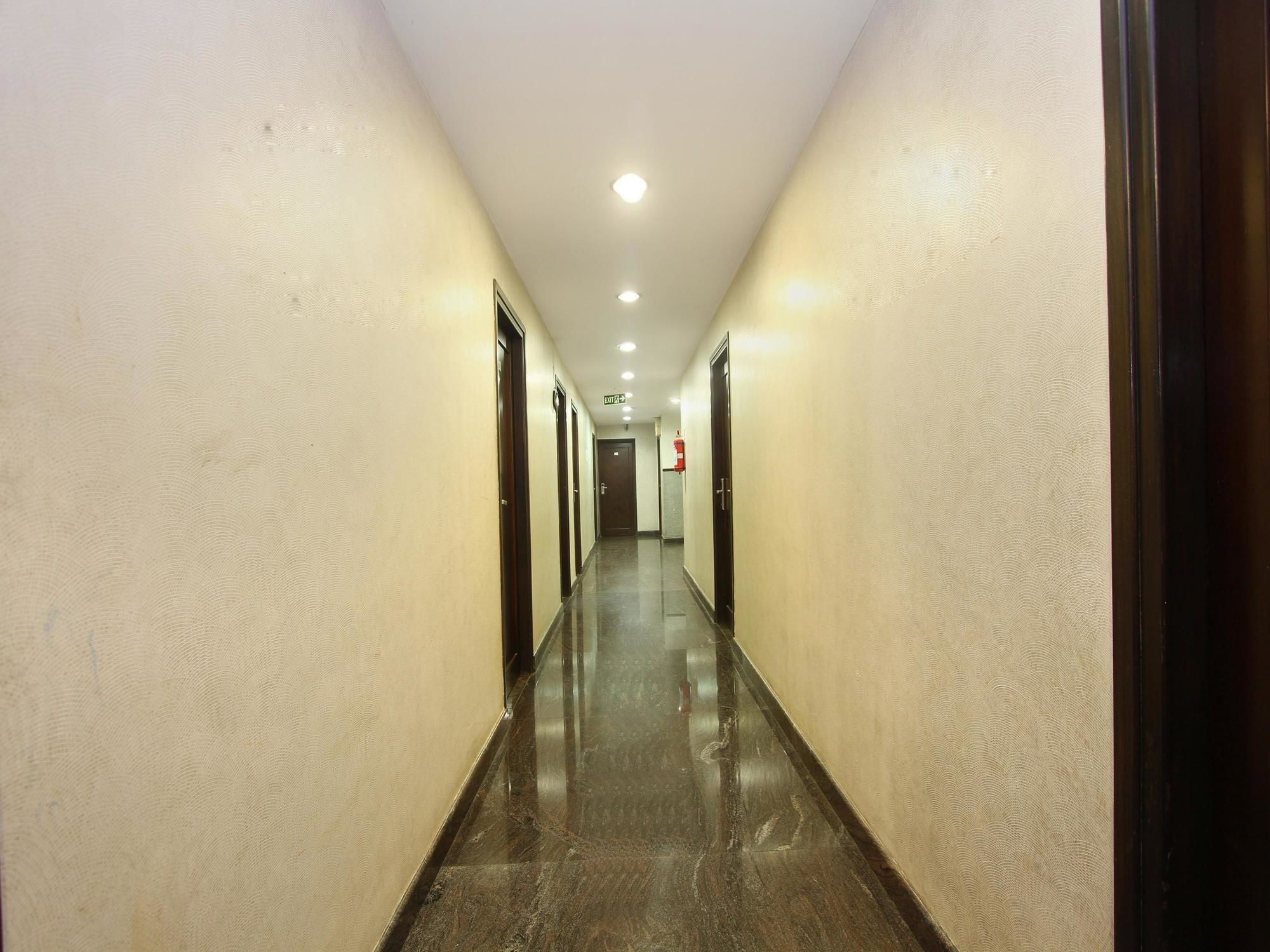Oyo 435 Hotel Amshi International Bangalore Luaran gambar