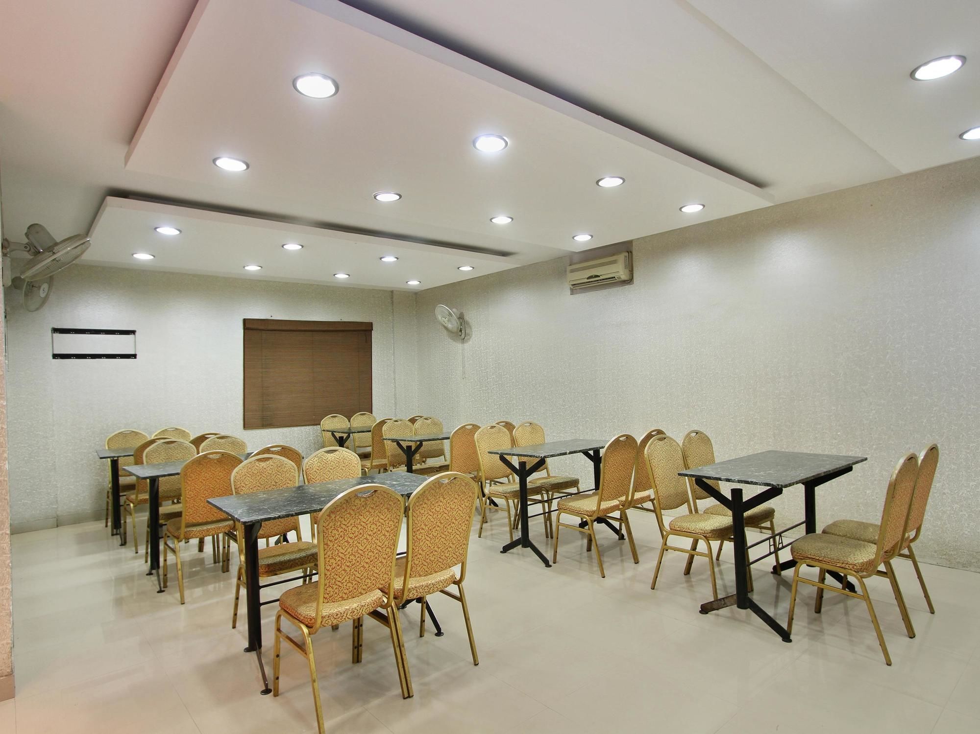 Oyo 435 Hotel Amshi International Bangalore Luaran gambar